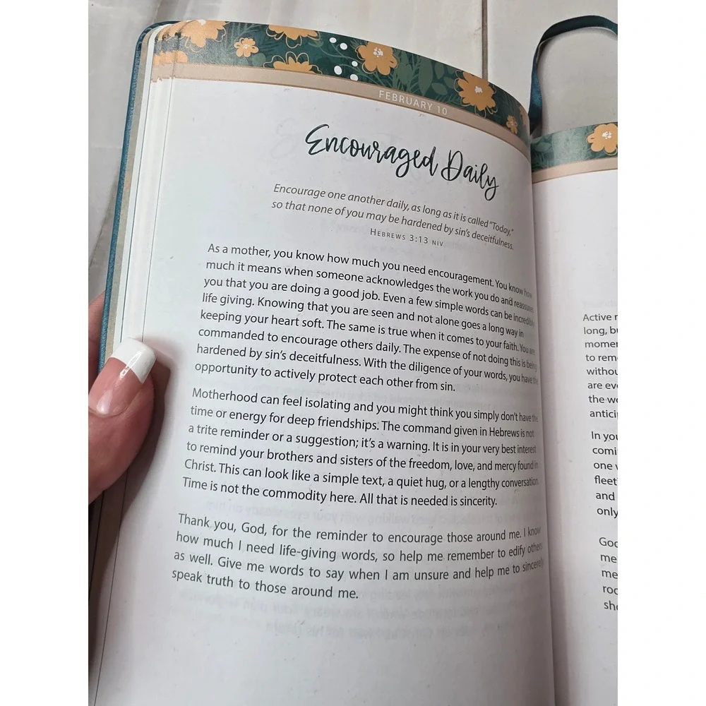 Daily‎ Strength for Mothers 365-Day Devotional Teal Faux Leather Floral Book